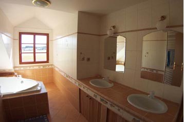 Češka Chata Louka, Eksterier